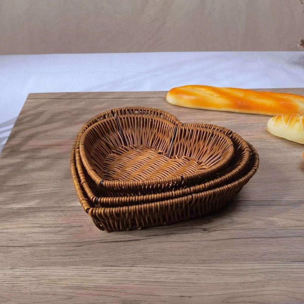 Simulations-Rattan Herzförmiger Gewebter Aufbewahrungskorb Handgewebter Servier-Präsentationskorb Restaurant