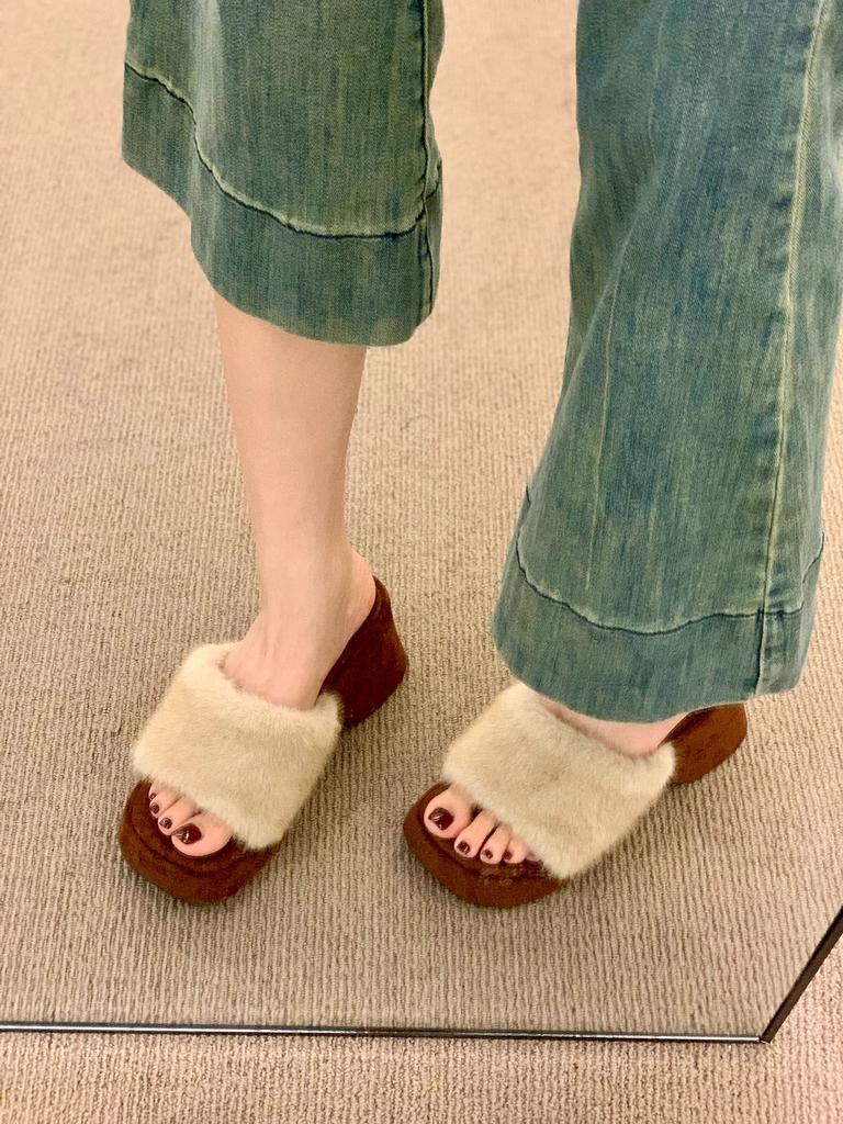 Wedge heel vintage French versatile wool shoes women's shoes wear the new fall 2025 high heels plush slippers