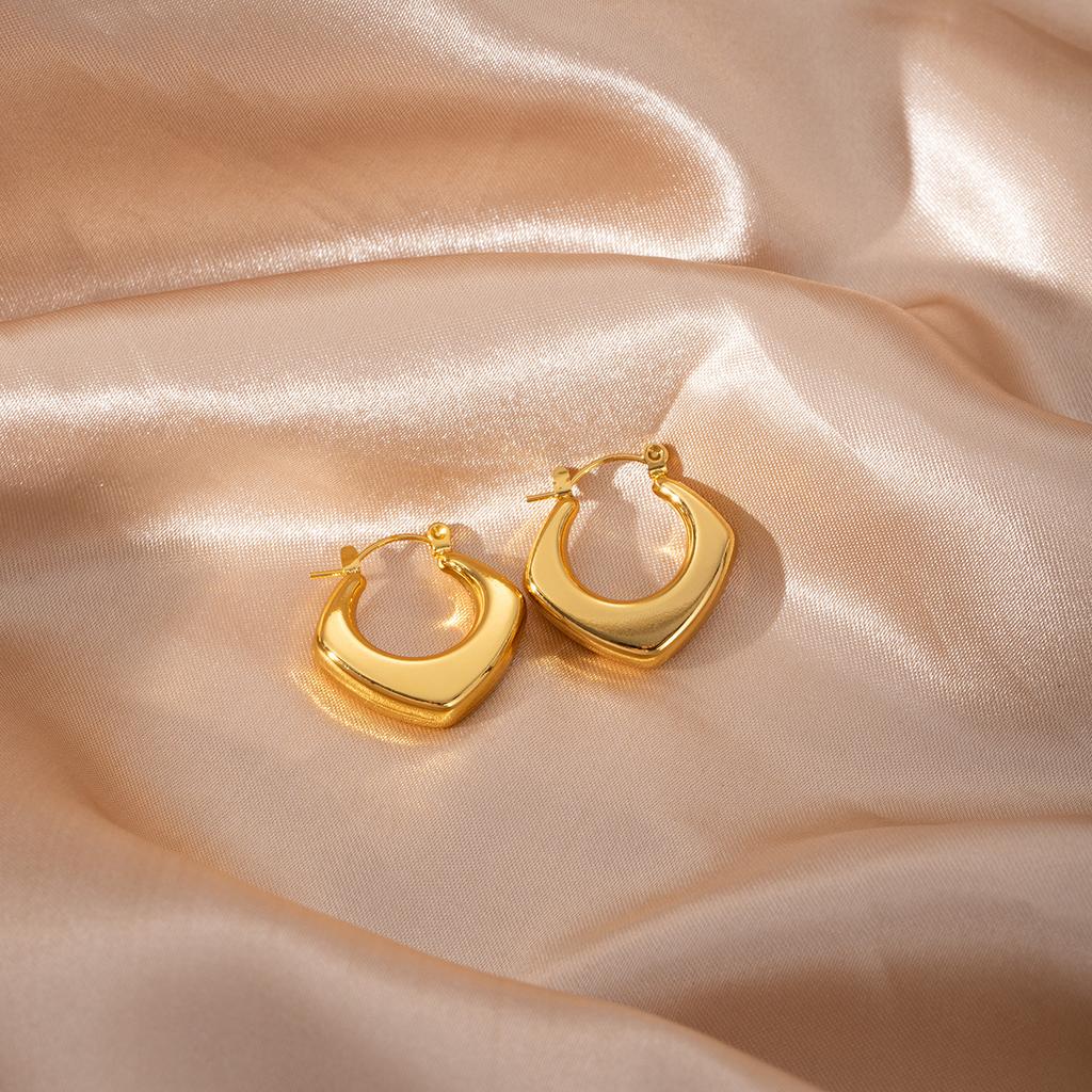 Metal Wind Geometric Hollow C-Shaped Stud Earrings Retro High-End Stainless Steel Earrings Personalized Atmosphere Earrings