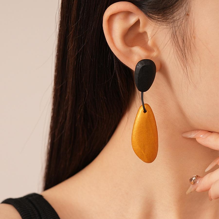 Contrasting Color Faux Wood Oval Water Drop Earrings For Women, Retro Fashion European and American Simple High-end Temperament Earrings