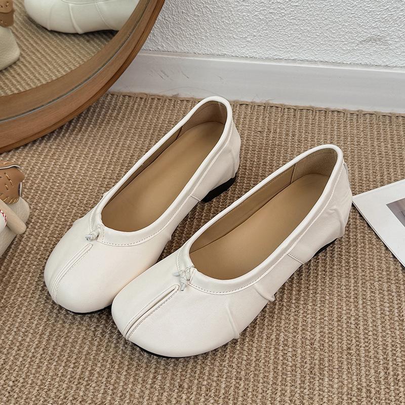 Inner height increase. Folded false-toed pig's trotters autumn new horseshoe shoes ballet Mary Jane single shoes