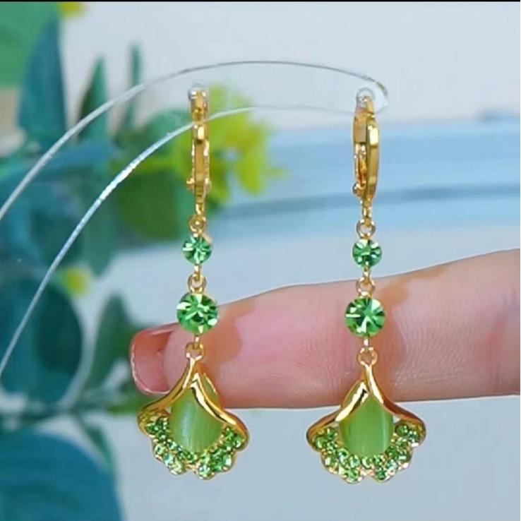 New fresh green opal ginkgo leaf earrings women's light luxury high-end long fringed earrings temperament earrings