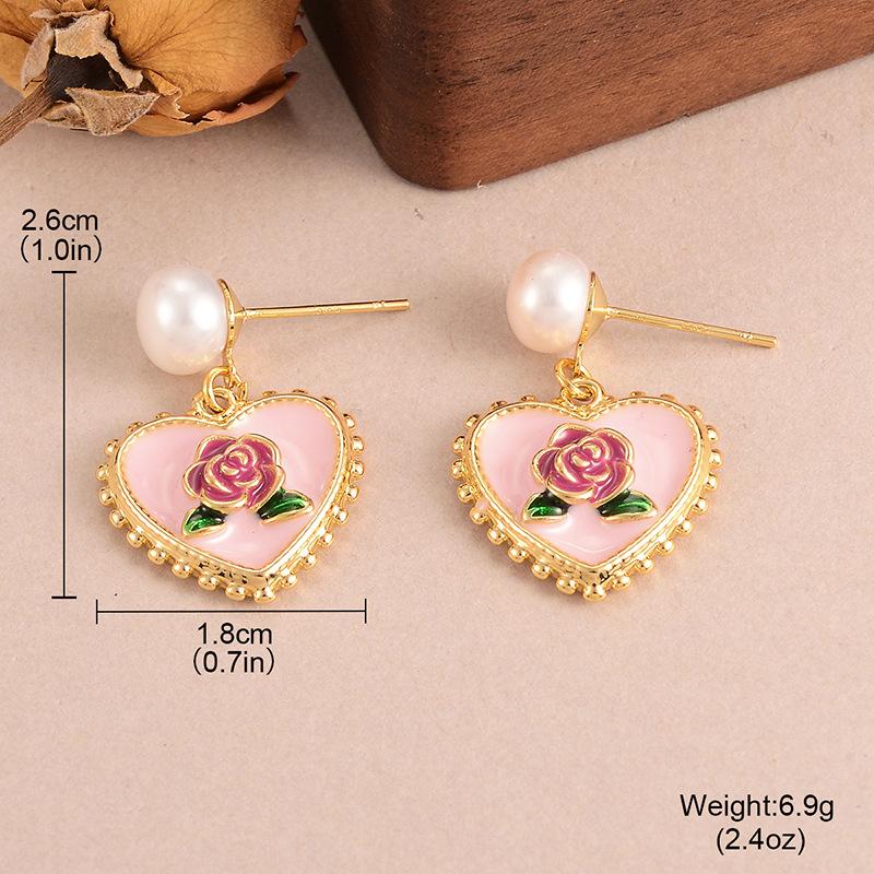 

Retro pearl love rose earrings, new high-end sense, exquisite and elegant earrings, temperament, versatile stud earrings.