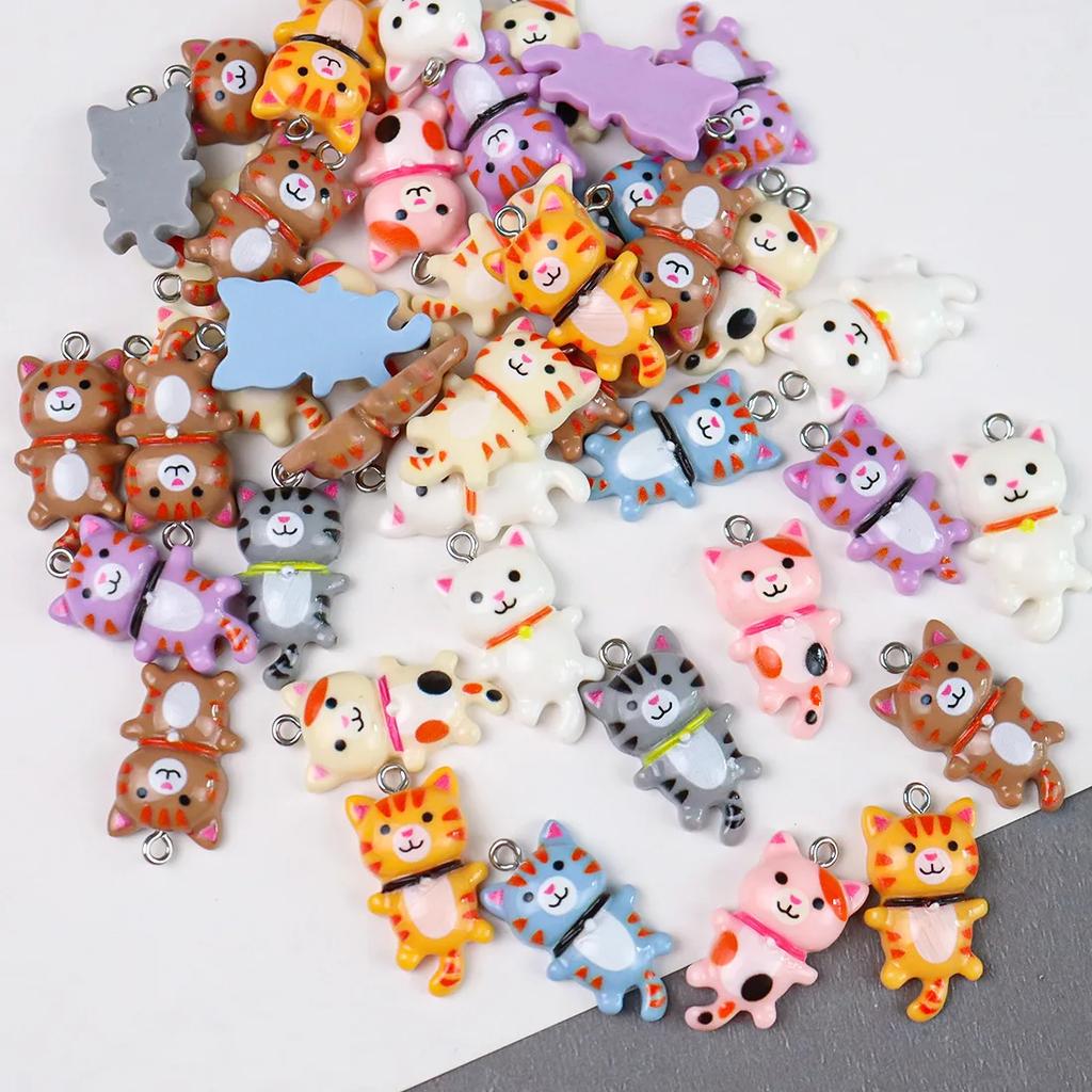 DW08 20 Stück 15x28mm Tollpatschig Entzückende Persönlichkeit Cartoon Niedliches Katzen-Design 3D Harz Tieranhänger DIY Armband Handgemachter Schmuck