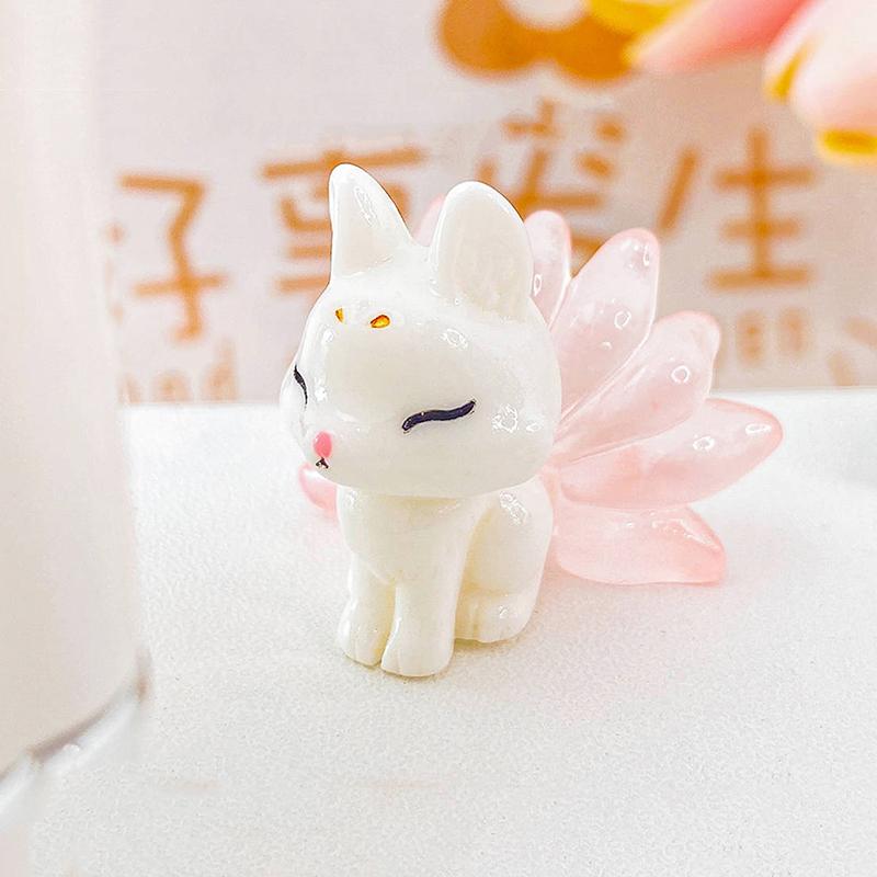 

1 шт. Милая мини-люминесцентная смоляная девятихвостая лиса, украшение, светящаяся в темноте, миниатюрные фигурки, лиса, микропейзаж, кукольный домик, декор розовый