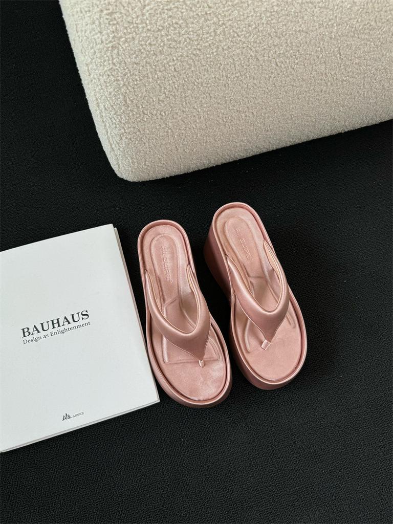 New National Style Silk Black Herringbone Thick-soled Slippers Women's 2025 Summer New Outer Wear Beach Slope Heel Heightened Cool Slippers