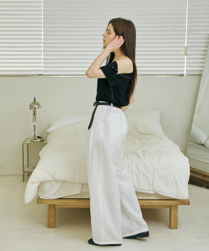 Yuseuteule Slit T-Shirt (Black)