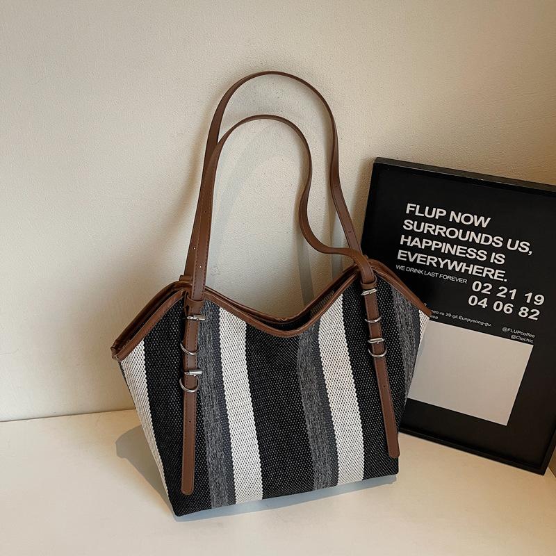 

Korean version of large-capacity women s shoulder women s bag winter new simple vertical striped casual tote bag fashion handbag