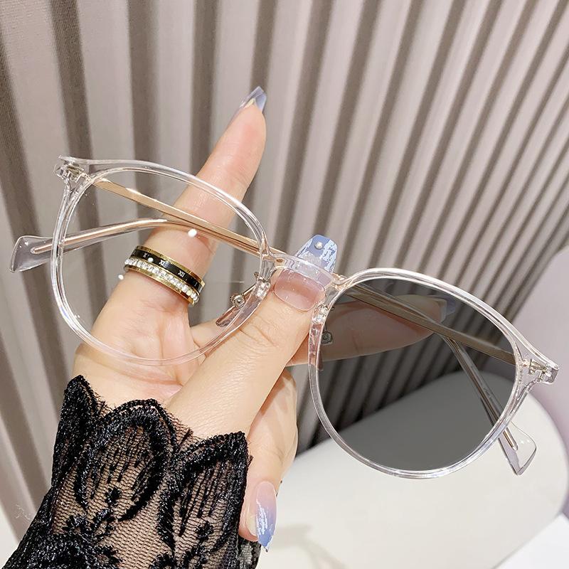 Photosensitive Color-Changing Glasses - Fashionable Anti-Blue Light Nearsighted Glasses In An Oval Shape 2986
