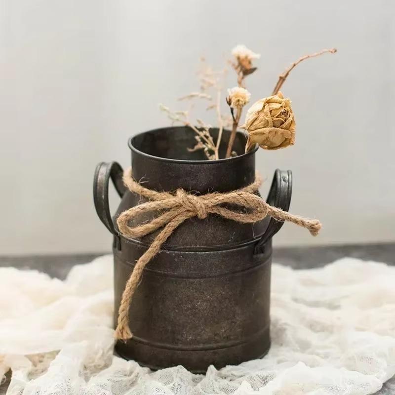 Retro Rural Style Metal Vase Unique Design Living Room Desktop Ornament Suitable Flower Arrangement Tank Household Supplies