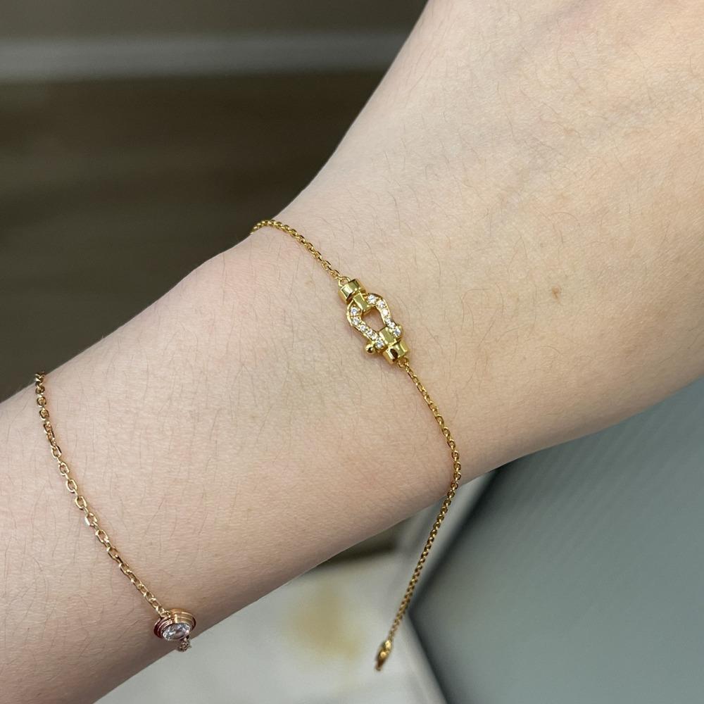 Plně pozlacený 18K růžovým zlatem Párový dárkový náramek s přezkou ve tvaru podkovy písmeno U V Náramek Gypsy Star Náramek s magnetickou přezkou