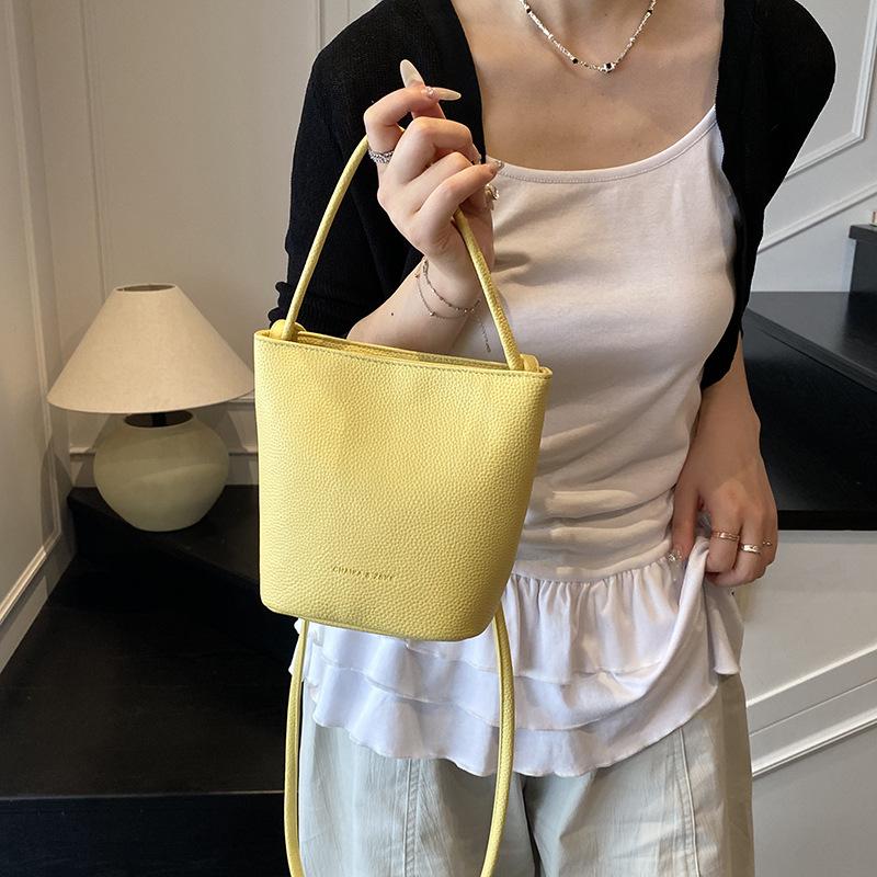 Simple and trendy hand-carried bucket bag women's 2025 spring and summer new fashion versatile shoulder bag niche high-end women's bag