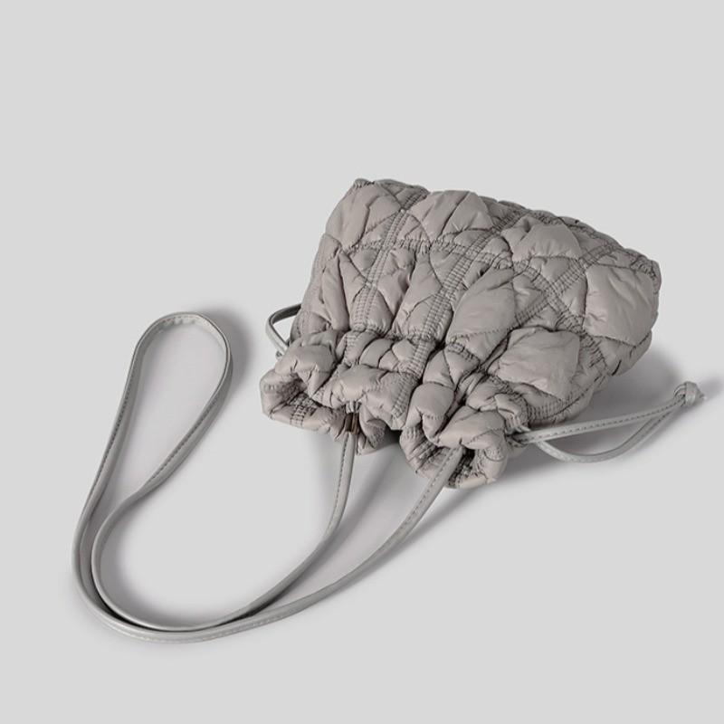 IELGY Simple Rhombus Drawstring Drawstring Bucket Bag Nylon Cloth One-Shoulder Messenger Lightweight Dumpling Bag