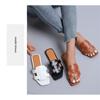 Große Damenschuhe, flache Hausschuhe, Hausschuhe für den Alltag mit gewebten Riemen, flache Hausschuhe aus Gummi mit einem Riemen und flachem Absatz