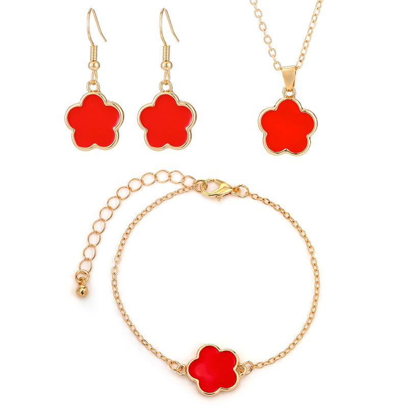 

Новый набор украшений с пятилистным клевером, женское простое ожерелье с лепестками, браслет с пятилистным цветком, набор из 3 предметов: серьги-пусеты