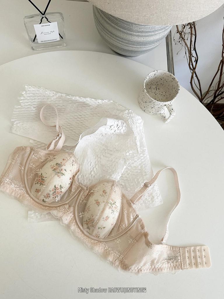 French Lace Ultra-Thin Rabbit Ear Strapless Bra: Sexy, Anti-Sagging Women's Lingerie with Soft Support.