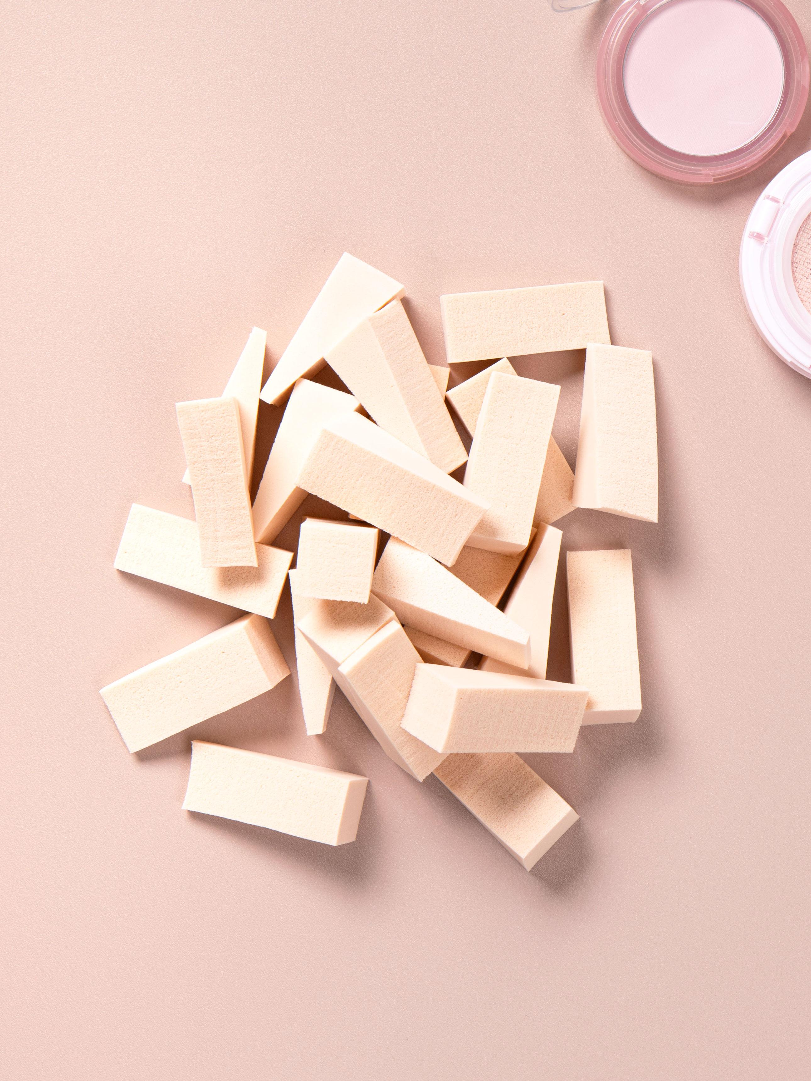 

Triangular Makeup Sponges 24-Pack, Cosmetic Foundation Applicators 1ea