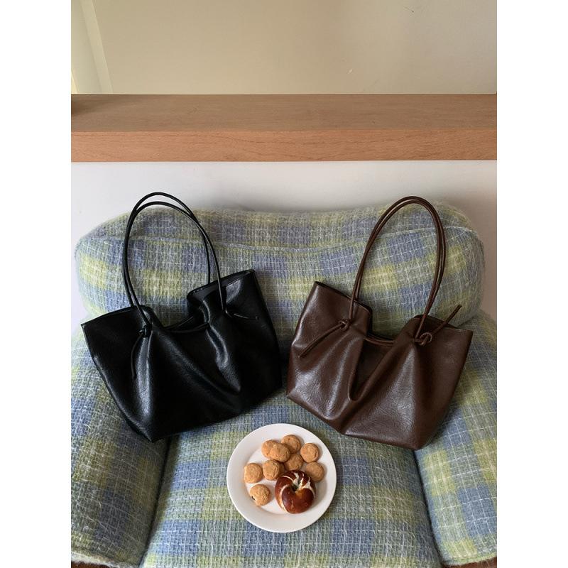 Autumn and winter retro coffee strap tote bag women 2025 simple large capacity commuter shoulder bag fashion handbag