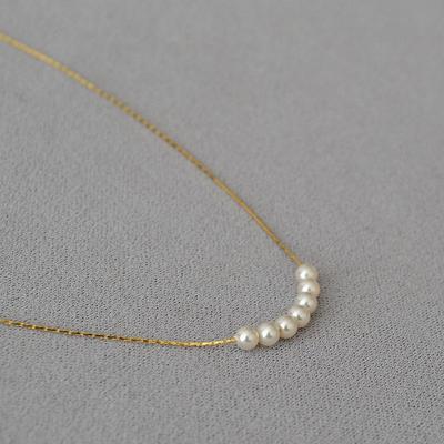 Japanisch-Koreanische Mini Hochglanz Echte Perlenkette: Vergoldetes Messing, Zarte Schlüsselbeinkette für Damen.
