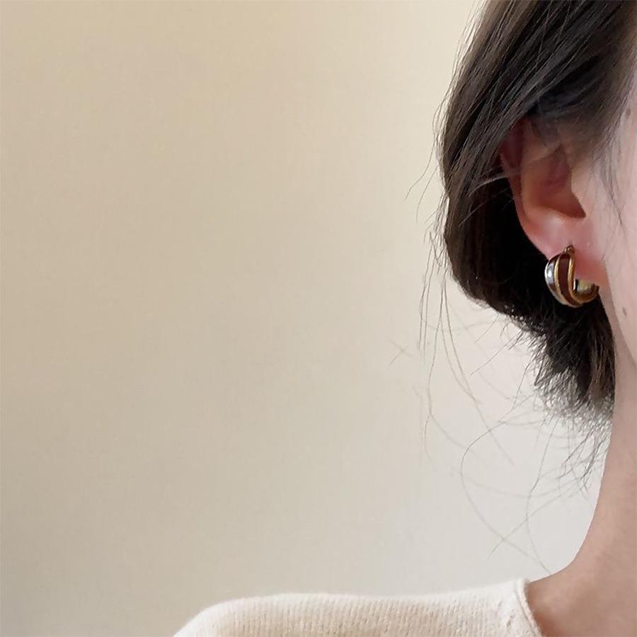 Elegant Retro Oil-Drip Round Ear Cuff Earrings - Stylish and Versatile for a High-End Look