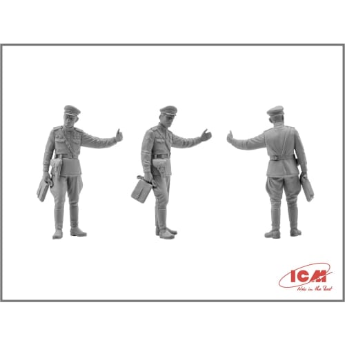 ICM 1/35 Soviet Soldiers (3 Soldiers & 1 Woman) Berlin, May 1945 Plastic Model Kit 35541