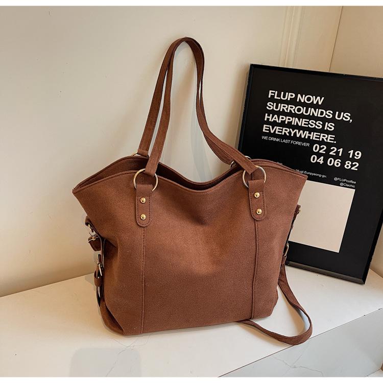 

Большая вместимость простой повседневный однотонный ретро осенне-зимний тренд мода портативная на плечо подмышку темно-коричневого