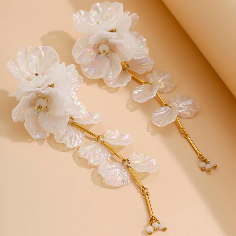Elegant White Petal Flower Drop Earrings For Women Kpop Hanging Piercing Earring Aesthetic Wed Bridal Jewelry Accessories