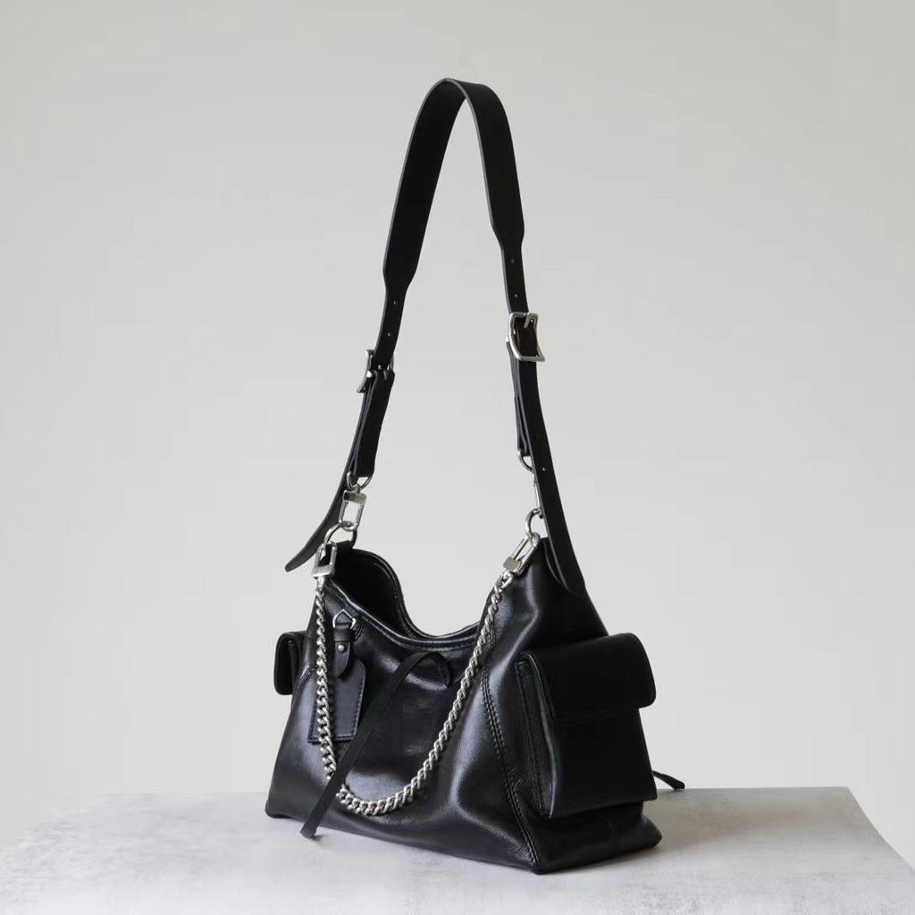 2025 New Head Layer Soft Leather Black Warrior Motorcycle Postman Bag Single Shoulder Commuter Tote Chain Leather Women's Bag