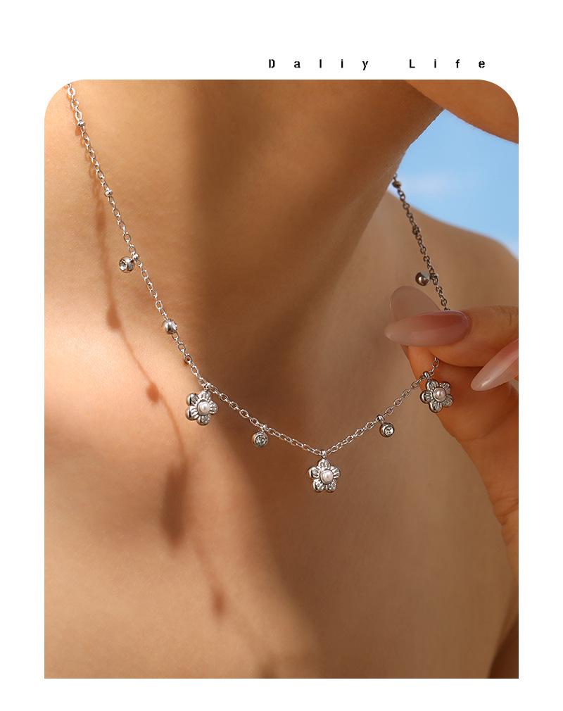 Korean Style Titanium Steel Small Flower Diamond Necklace for Women - Sweet Design Clavicle Choker