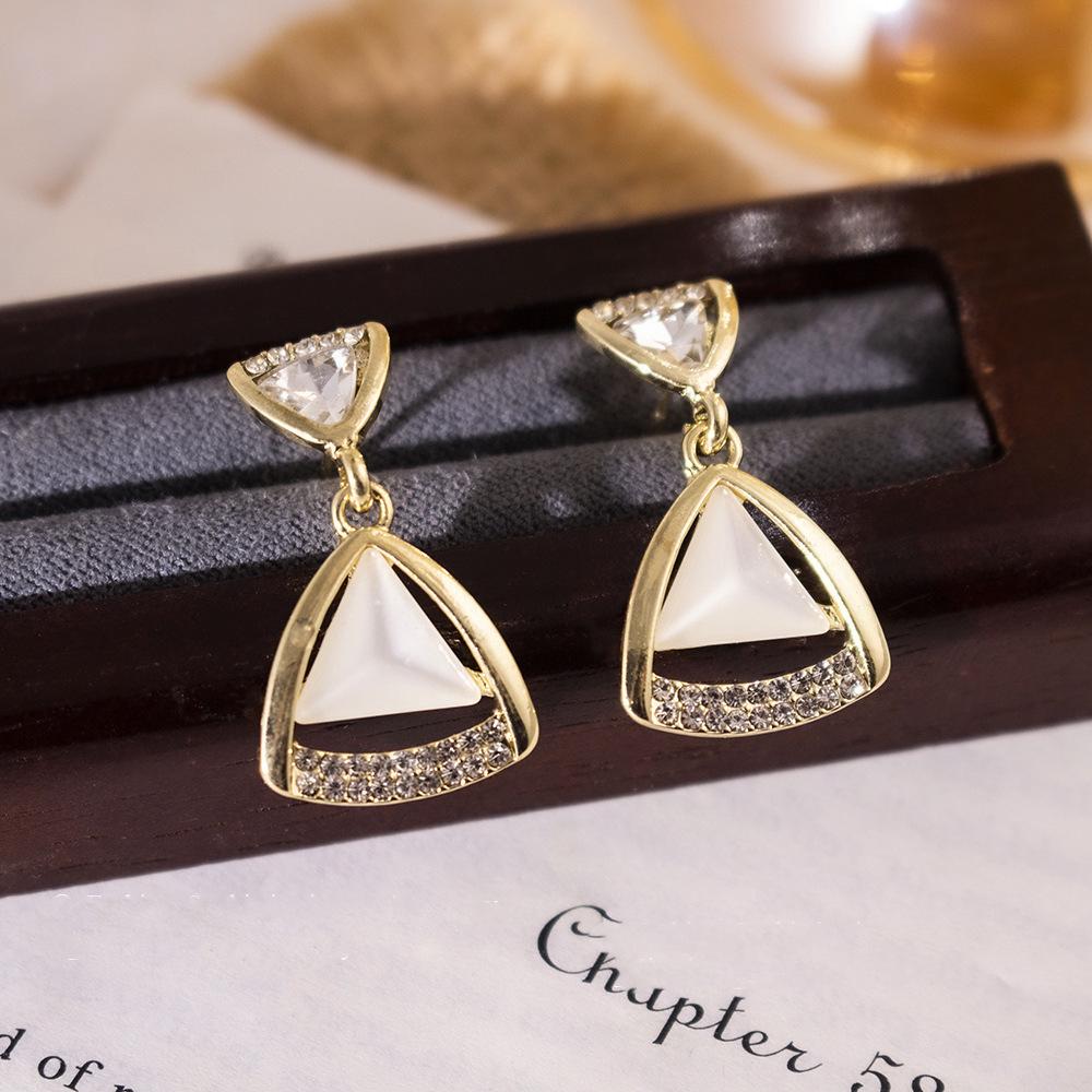 Silberne Nadel Katzenaugenstein Blume Ohrringe - Elegantes, vielseitiges Modeaccessoire für Frauen