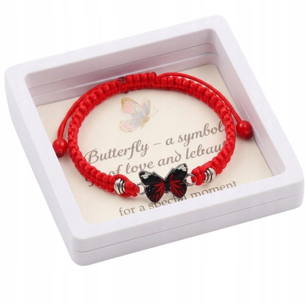 Rotes verstellbares Schmetterlings-Schnurarmband in einer Schachtel mit einer dekorativen Karte
