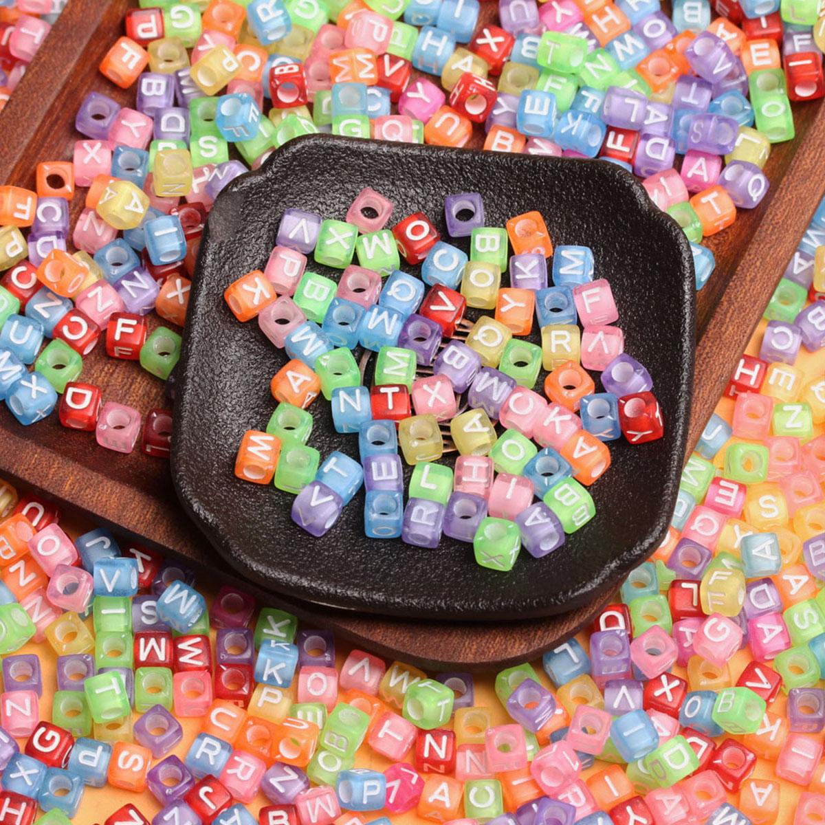 

500 г акриловые ювелирные аксессуары, плоские бусины с буквами, квадратные бусины разных цветов, свободные бусины White color square