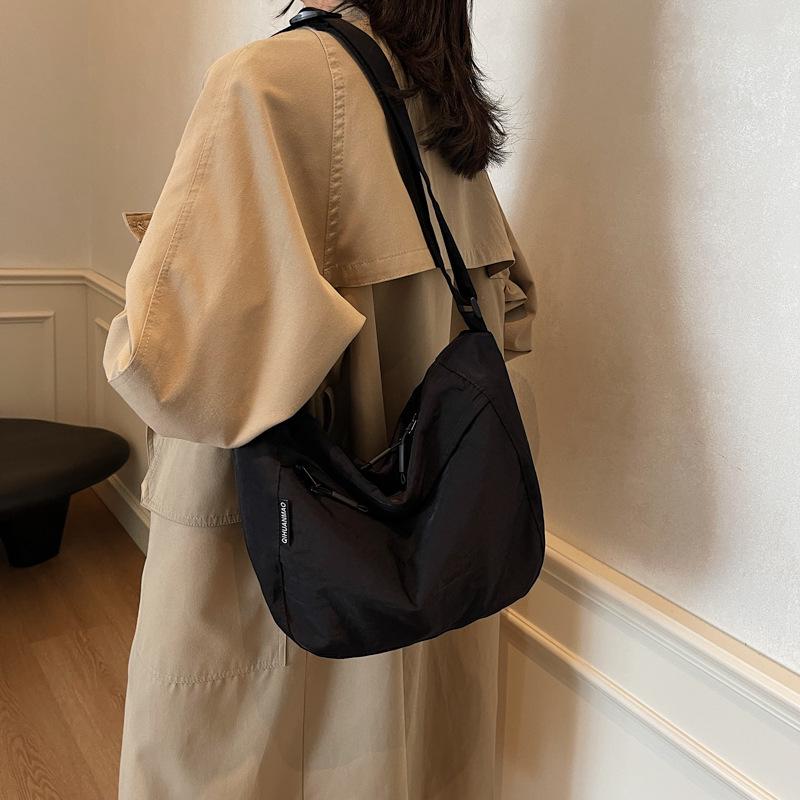 2025 new casual cloth bag niche design large-capacity bag women's shoulder crossbody fashion commuter tote bag