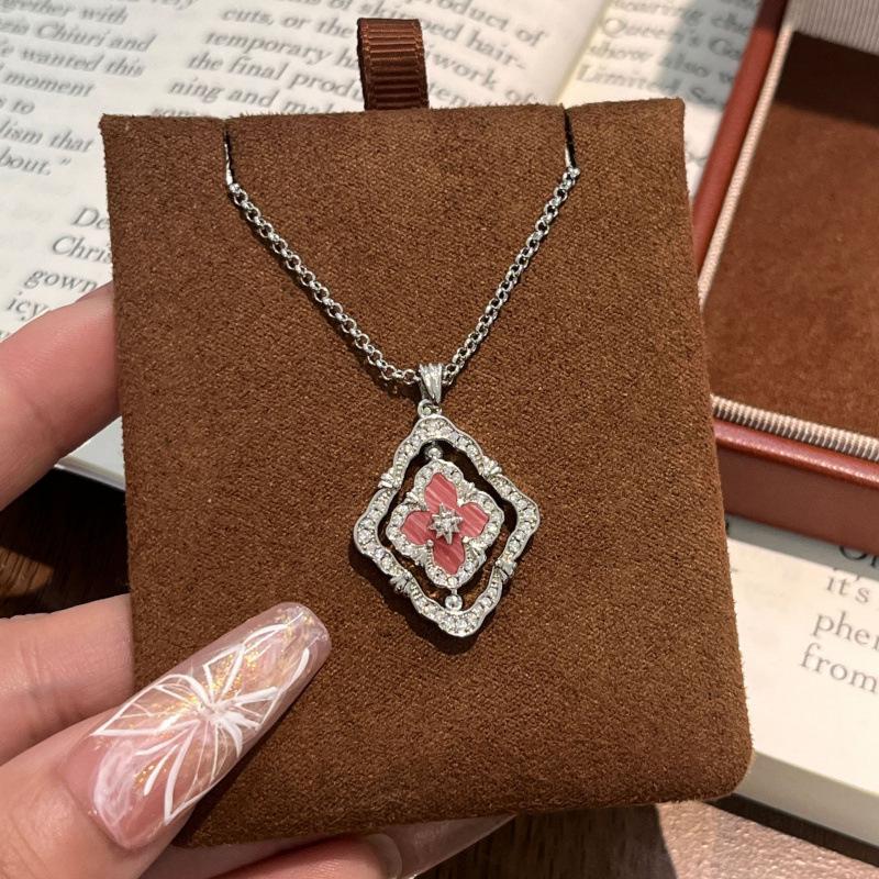 French Antique High-End Sense Versatile Rotating Double-Sided Four-Leaf Clover White Shell Necklace Light Luxury Design Court Style Collarbone Chain