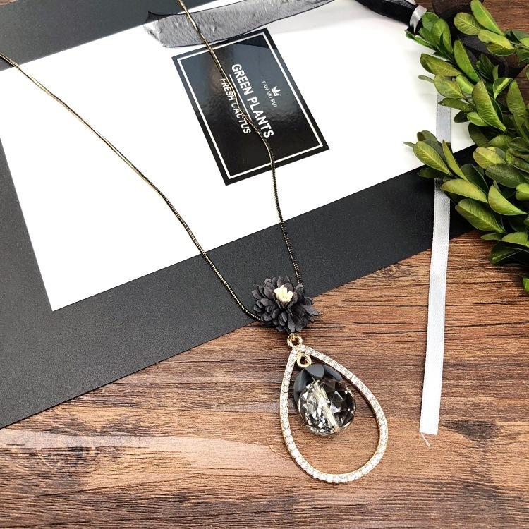 Fashion Temperament Simple Necklace Female Flower Crystal Diamond Decoration Long Sweater Chain Versatile Clothing Accessories