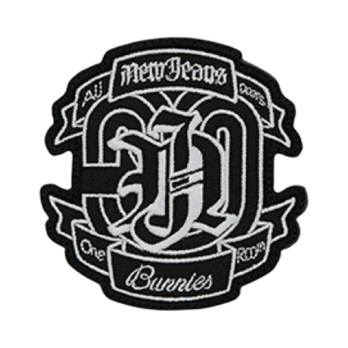 NewJeans Bunnies Camp Wappen Black ONE SIZE