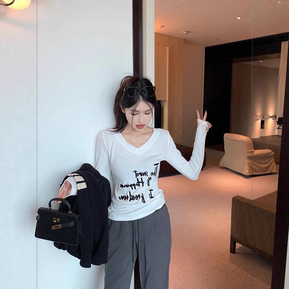 2025 Autumn Korean V-neck Long-sleeve Women's Letter Print Slim-fit T-shirt