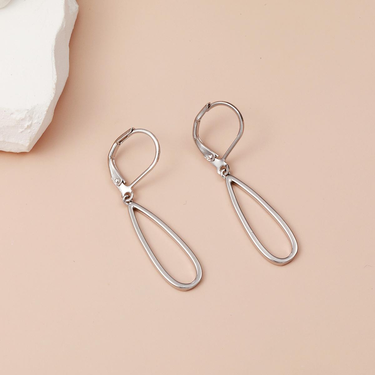 Chic Oval Geometric Hollow Out Shiny Ear Cuffs Elegant Versatile Personality Earrings For Women Fashion Jewelry серебряный