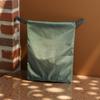 Bolsa Organizadora de Roupas Portátil à Prova de Poeira com Design Espaçoso para Armazenamento de Roupas Sazonais e Roupa de Cama