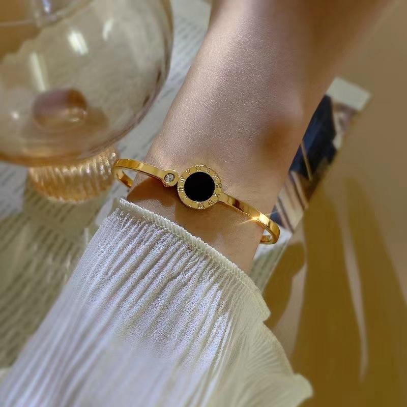 Htpwe Stainless Steel Black Round Roman Numeral Bracelet For Women 18k Gold Couple Holiday Gift Bracelet Party Daily Zircon