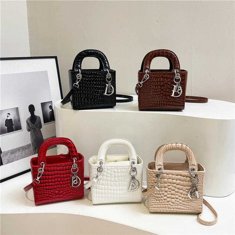 Fashion hand carry small square bag, the new niche simple women's bag of the season, trendy versatile single shoulder messenger bag