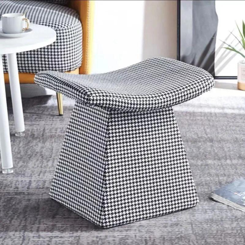 Nordic Ottoman Sitting Pouf Stool Living Room Furniture Entrance Porch Fabric Low Changing Stools Ottomans Wooden Vanity Chair