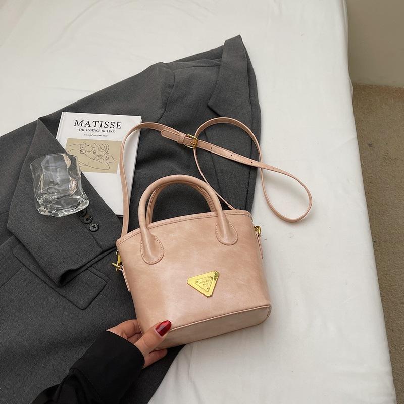 This year's popular retro bag women's large-capacity 2025 new spring and summer casual messenger bag portable bucket bag