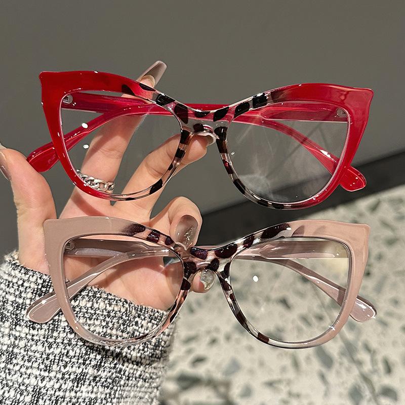 Fashionable Glasses for Women Retro Cat Eyes Anti Blue Light Flat Lens Color Blocked Personalized Eyeglass Frame