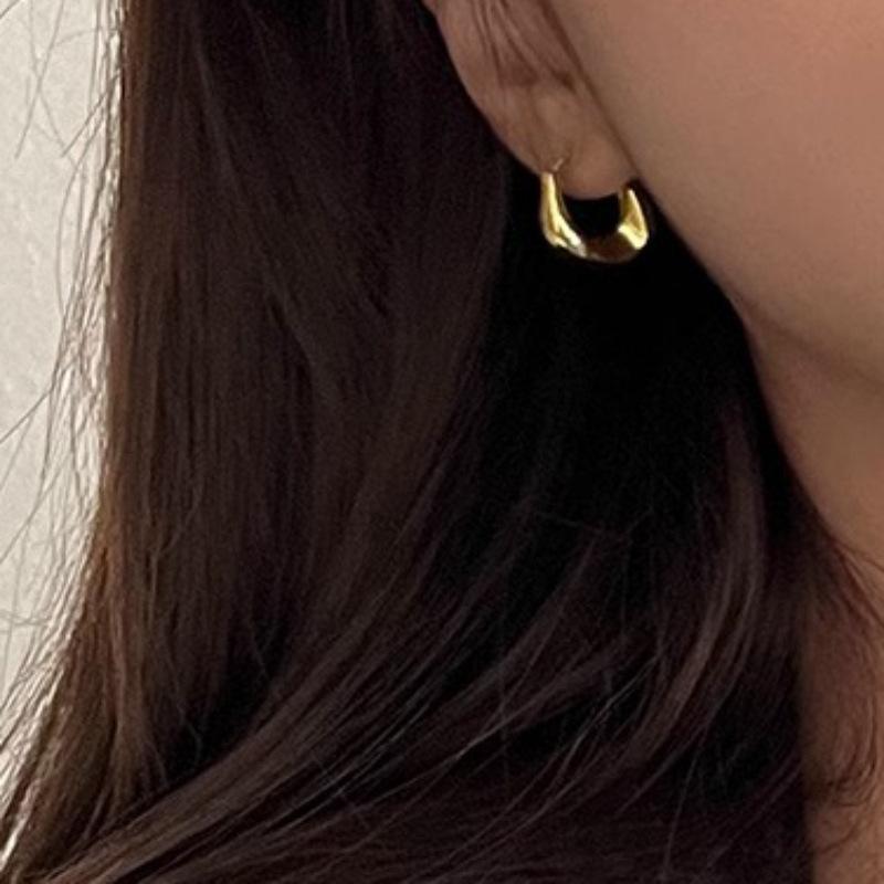 Niche Senior Sense Earrings Female Cold Wind Gold Earrings Simple Vein Circle Earrings Ear Buckle Elegant Simple Lightweight Minimalist Hoop Earrings
