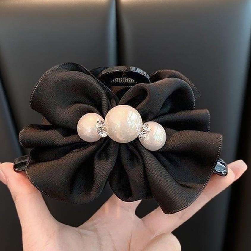 Exquisite Pearl Flower Shark Clip 2025: Stylish, Large Volume Hair Accessory
