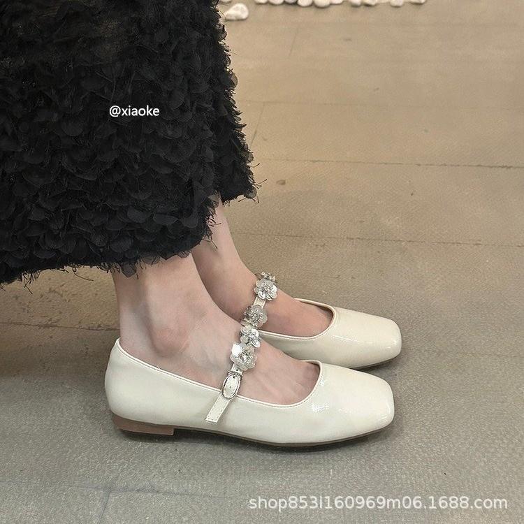 

French rhinestone silver light mouth Mary Jane single shoes women s 2025 summer new flat bottom with skirt rhinestone small leather shoes 35