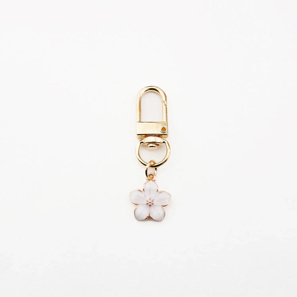 Fashion INS Style Daisy Flower Keychain Pink White Black Enamel Metal Pendant Women Key Bag Accessories Keyring
