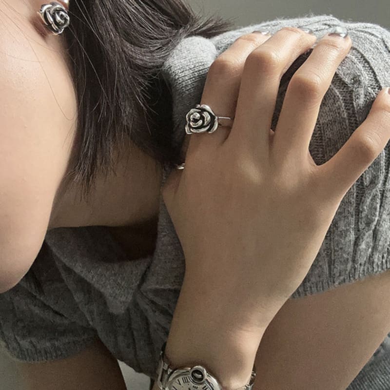 

mosxe [925silver] Antique rose earring (2color) gold