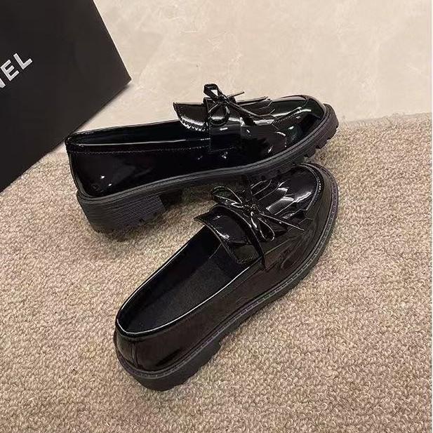 Fashion Womens Shoes Patent Leather Women Loafers British Tassel Casual Female Flat Shoes Bowknot Comfortable Small Leather Shoes